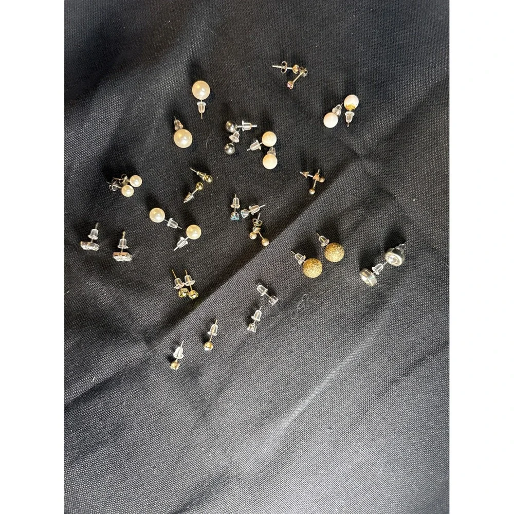 Assorted Stud Earrings Pearl Crystal Gold Tone‎ Silver Tone Set Of 17 Pairs